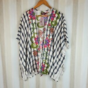NEW Avani Del Amour Embroidered Plaid Floral Poncho Size‎ Small